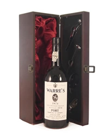 Warre’s Late Bottled Vintage Port 1974 in einer mit Seide ausgestatetten Geschenkbox, da zu 4 Weinaccessoires, 1 x 750ml - 